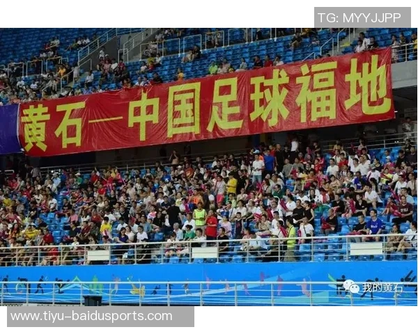 东亚足球盛事再燃战火：中国1-0中国香港精彩集锦全解析