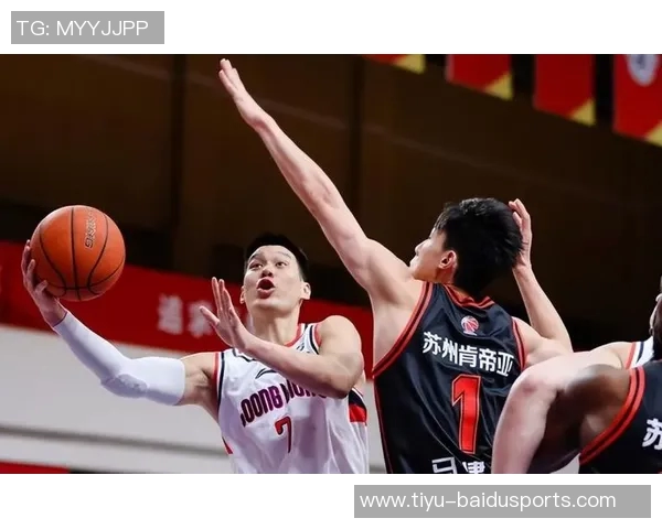 林书豪到队训练:第一天与球队共战的激动时刻 林书豪到队训练:第一天与球队共战的激动时刻