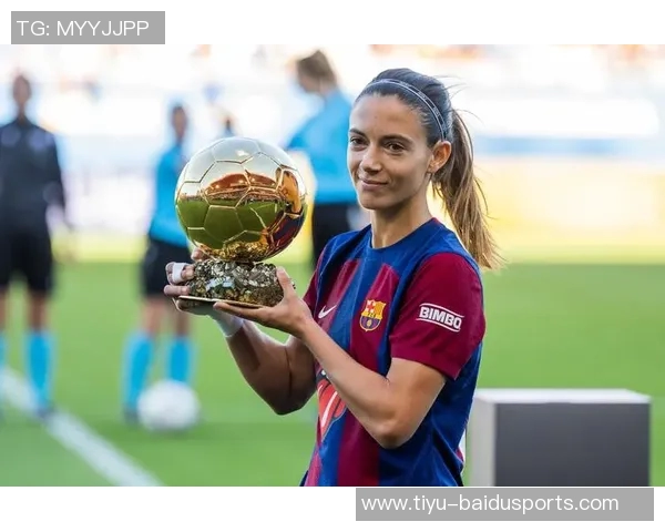 邦马蒂出席金球典礼时穿的礼服价值950欧，由加泰设计师设计